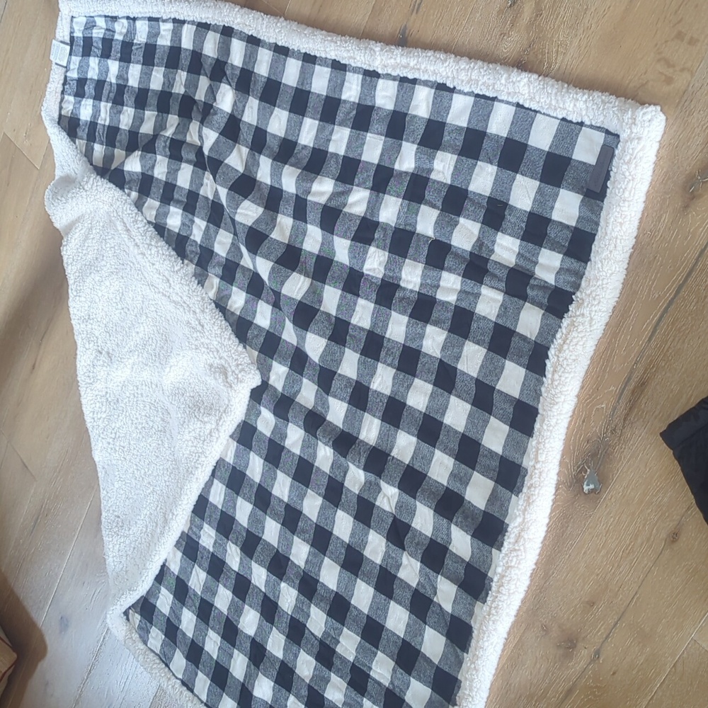 NWOT buffalo check plush shearling blanket by eddie bauer